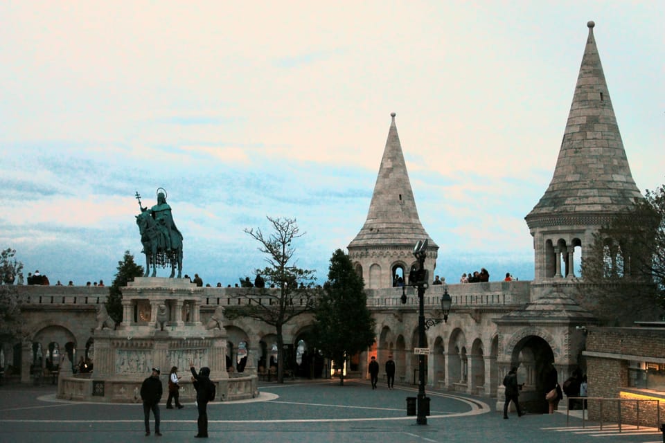 BloodThirsty Hungary: Walking tour & Dark Historical Stories - Where the tour starts: St. Stephen I and the Matthias Church area