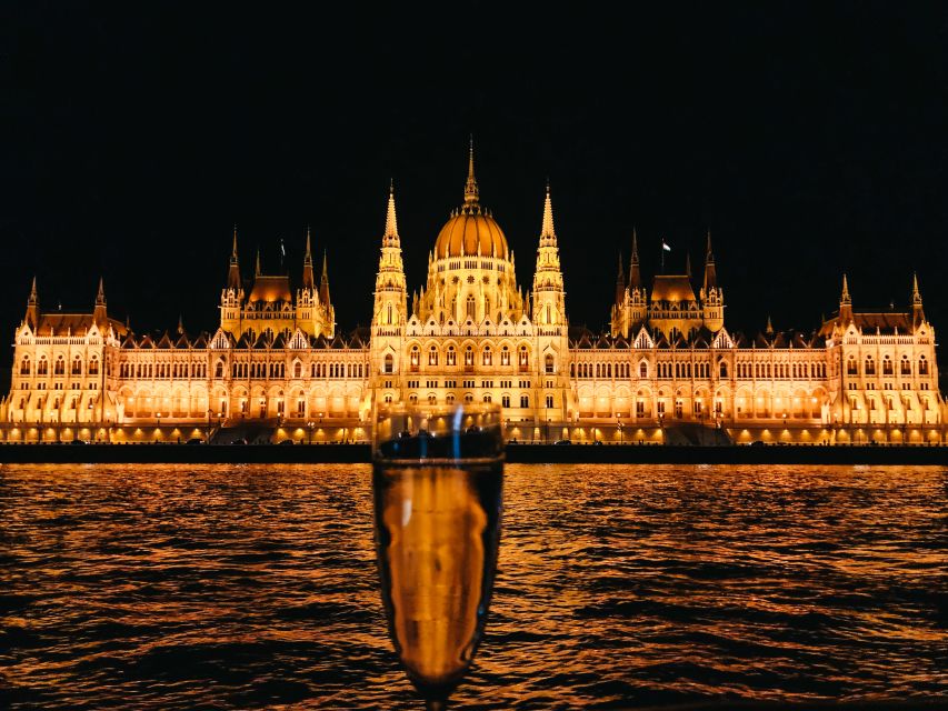 Budapest: 1-Hour Evening Sightseeing Cruise with Drink - The Included Drink: What You Get and How to Choose