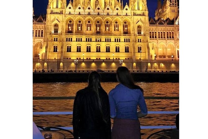 Budapest: 1-Hour Highlights Cruise with Welcome Drink - No Commentary, Just Night Views: Decide If That Works for You