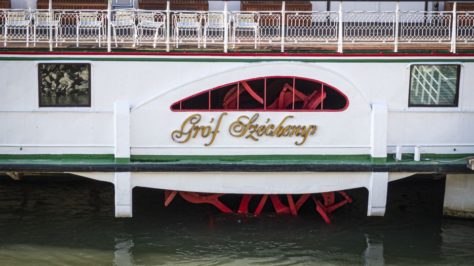 Budapest: 1 hr Sunshine Booze Cruise with Prosecco - Onboard comfort: what it feels like on the Gróf Széchenyi Ship