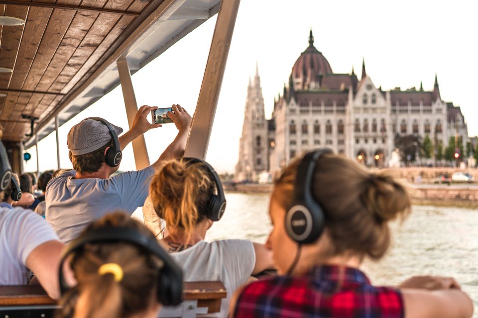 Budapest: 3-hour City Tour with Castle Walk + 1-hour Cruise - Gellért Hill Photo Stop: Where Budapest Starts to Make Sense