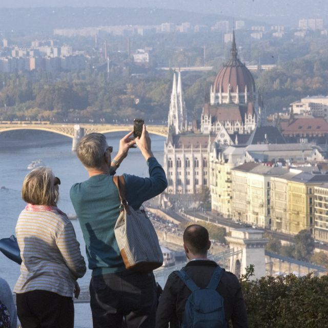 Budapest: 3-Hour Live Guided Sightseeing Tour - Where this Budapest tour starts (and how to use that)