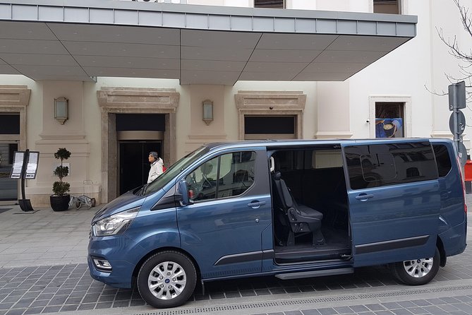 Budapest Airport Private Departure Transfer : City to Airport - Your pickup in Budapest: clear meet-up and real door-to-door convenience