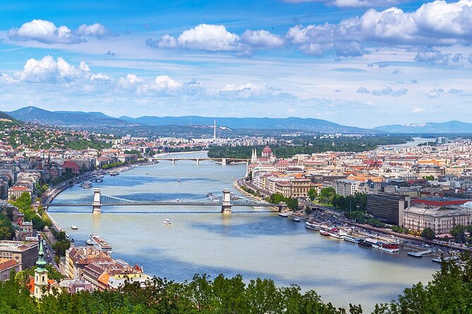 Budapest Audio Guide Cruise with Day, Sunset and Night Options - Seating, crowds, and weather: how to choose your spot