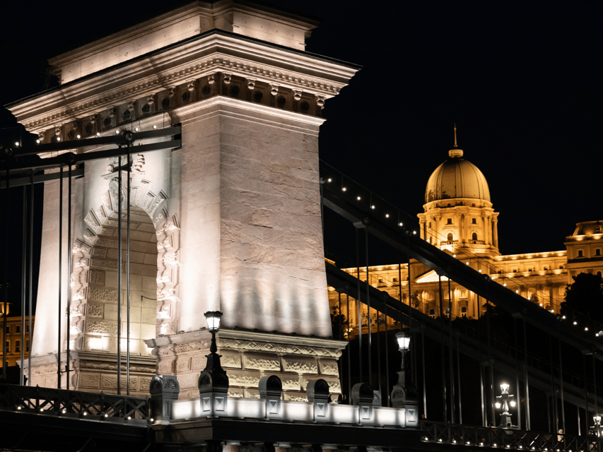 Budapest: BBQ Dinner Cruise w/ Live Music & Unlimited Drinks - Live music and unlimited drinks: the easiest way to set the mood