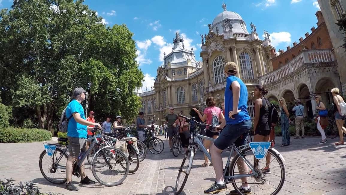Budapest Bike Tour with a Hungarian Goulash - The guide factor: stories, laughs, and real orientation