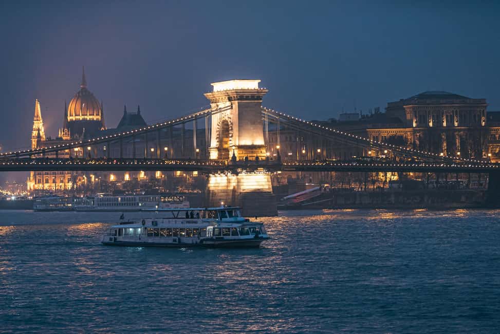 Budapest By Night Sightseeing Cruise - Buda Castle, Gellért Hill, and the Thermal-Bath Clues You Can Spot