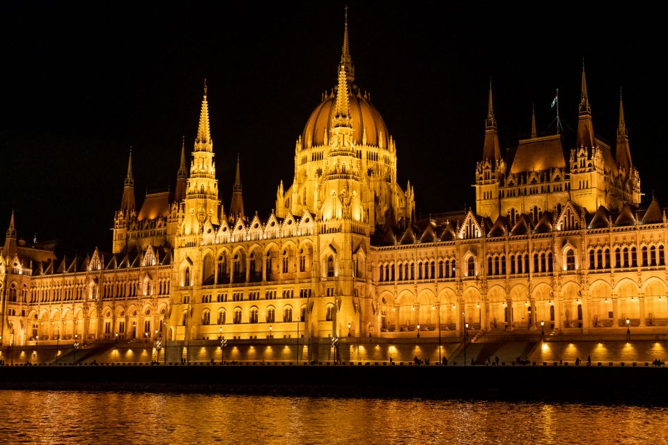 Budapest: Candlelit Dinner River Cruise with Live Music - Candlelit 4-Course Dinner: How the Meal Works and What to Expect