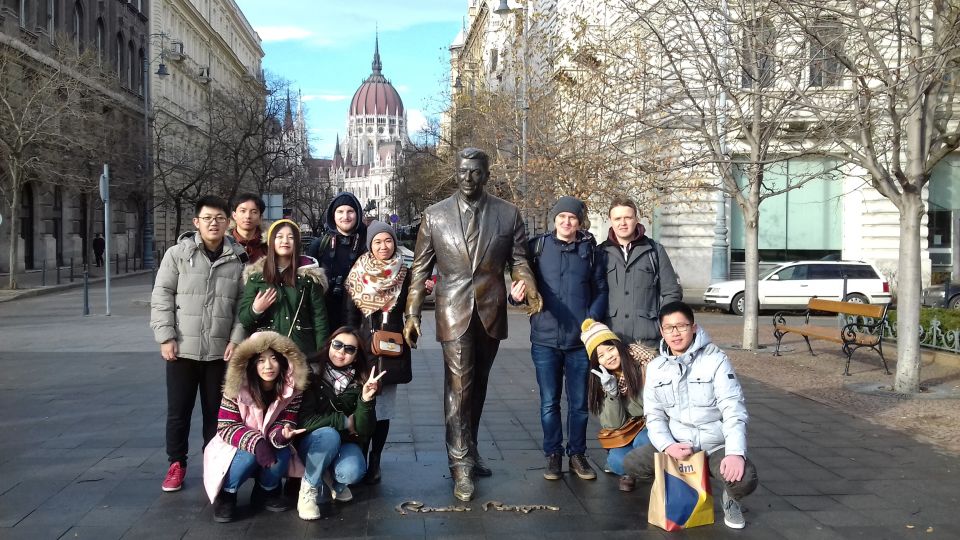 Budapest: City Center Walking Tour - St Stephen’s Basilica: the dome, the colonnade, and the impact