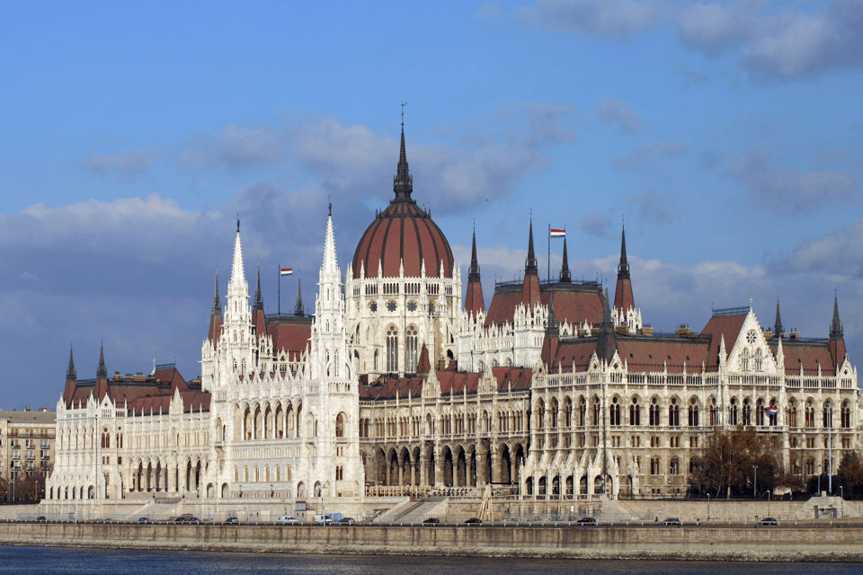 Budapest: City Discovery Tour - Gellért Hill photo stop: a quick viewpoint that pays off later