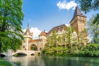 Budapest: City Park Self-Guided Walking Tour - Stop by Heroes’ Square: a history chapter you can walk through