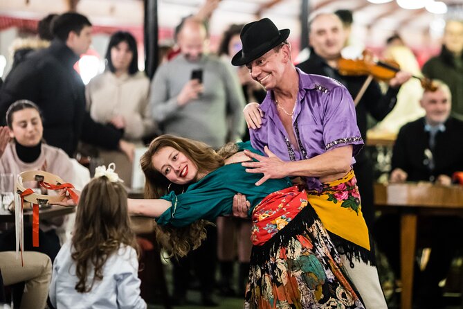 Budapest Danube Cruise and Dinner Options, Live Music and Dance - The 90-Minute Cruise Route: From Parliament Glow to the Chain Bridge