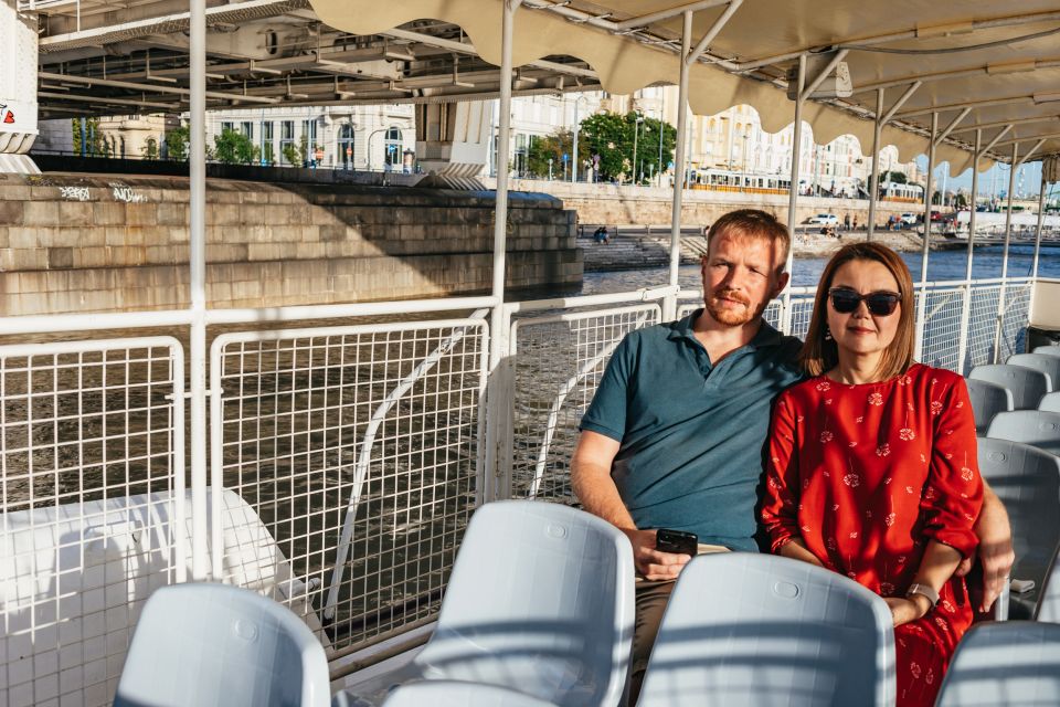 Budapest: Danube River City Lights Express Cruise - The app audio guide: the best way to use it (with your earphones)