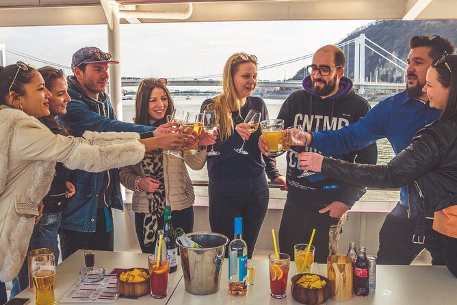 Budapest Danube Sightseeing Cruise with Unlimited Drinks - The boat experience: crowd levels, deck coverage, and comfort
