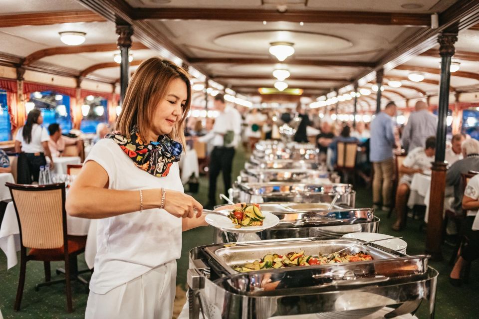 Budapest: Dinner Cruise with Live Music and Folk Dance Show - Dinner buffet that actually works: warm Hungarian comfort food