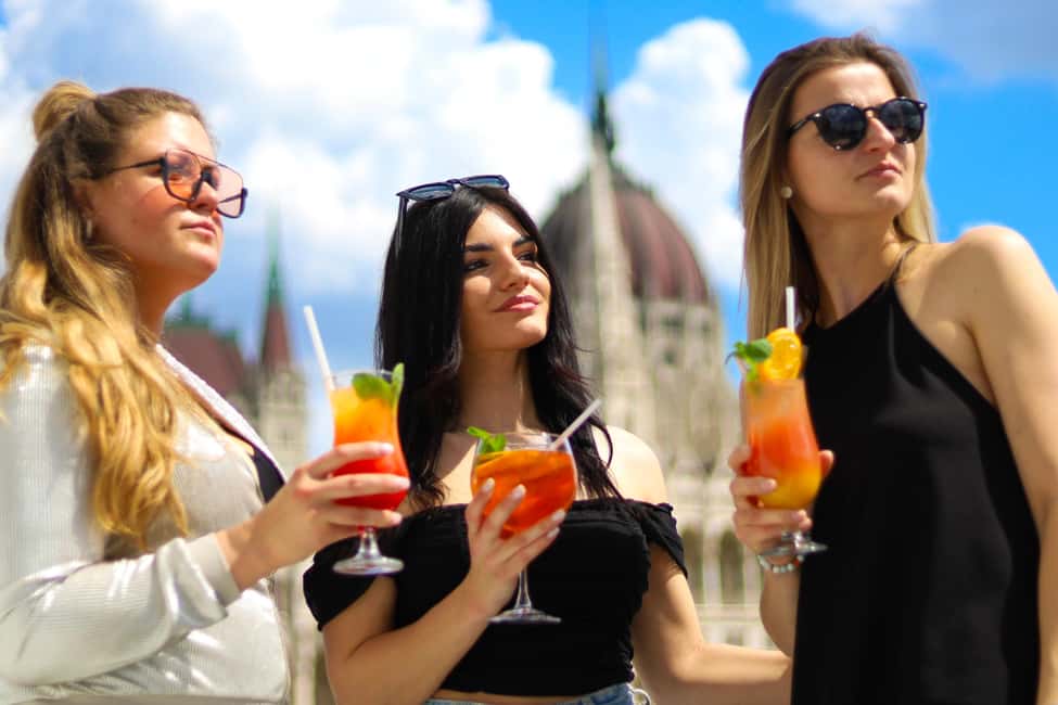 Budapest: Downtown Budapest Cocktail Cruise - How the Cruise Moves: Seats, Table Service, and Fast Drinks