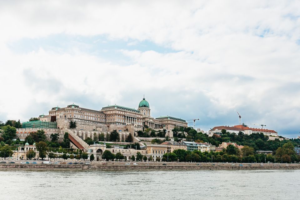 Budapest: Downtown Budapest Cocktail Cruise - Photos Without Losing Your Spot