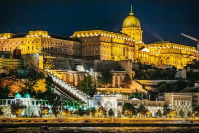 Budapest: Evening Cruise with 4-Course Dinner - Meeting at Jane Hanning Rakpart: Getting on the Boat Without Stress