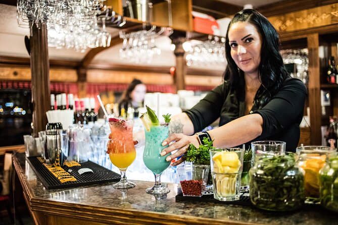 Budapest Evening Cruise with Entertainment and Drink Options - Who should book this cruise