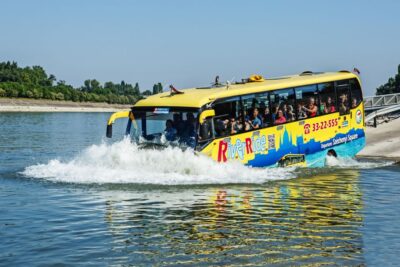 Budapest: Floating Bus Tour by Land and Water - Getting started at Széchenyi István Square 7