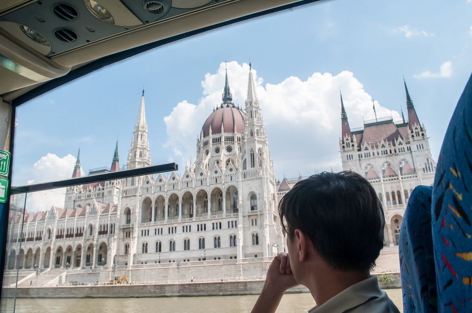 Budapest: Floating Bus Tour by Land and Water - Sound and stories: live guide in English/German plus headphone audio
