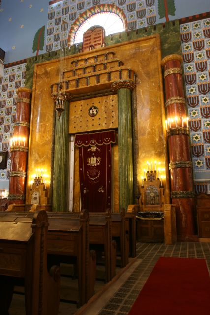 Budapest Grand Half-Day Jewish Heritage Tour - Walking the Jewish Quarter: former ghetto streets and what you can still see