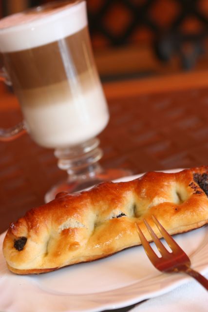 Budapest Grand Half-Day Jewish Heritage Tour - The built-in kosher break: cake and coffee plus a restaurant discount