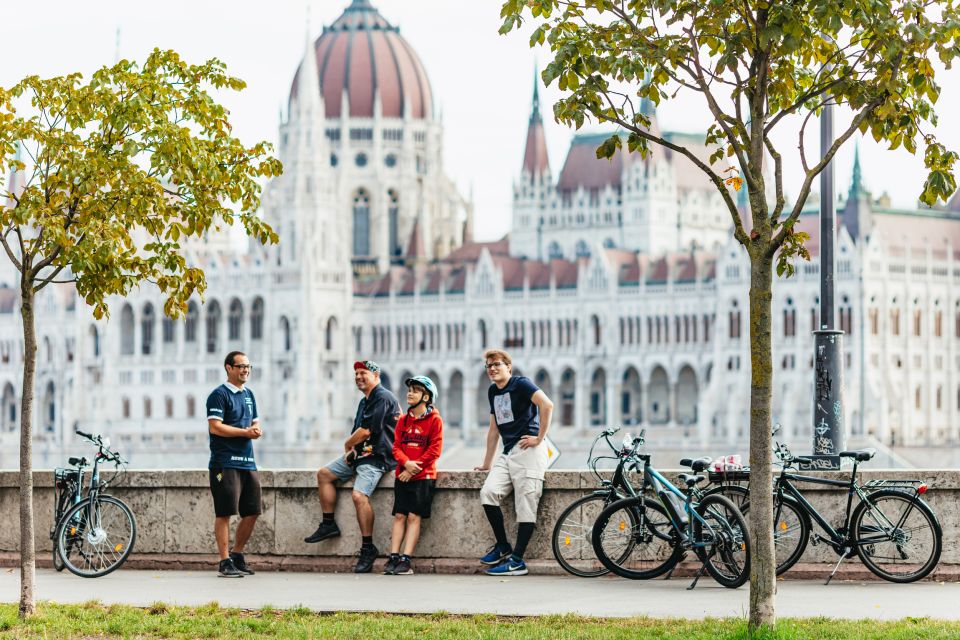 Budapest: Grand Sightseeing Bike Tour - Heroes’ Square and Városliget city-park sweep