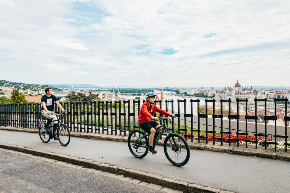 Budapest: Grand Sightseeing Bike Tour - Meeting at Stasher and getting rolling without the headache