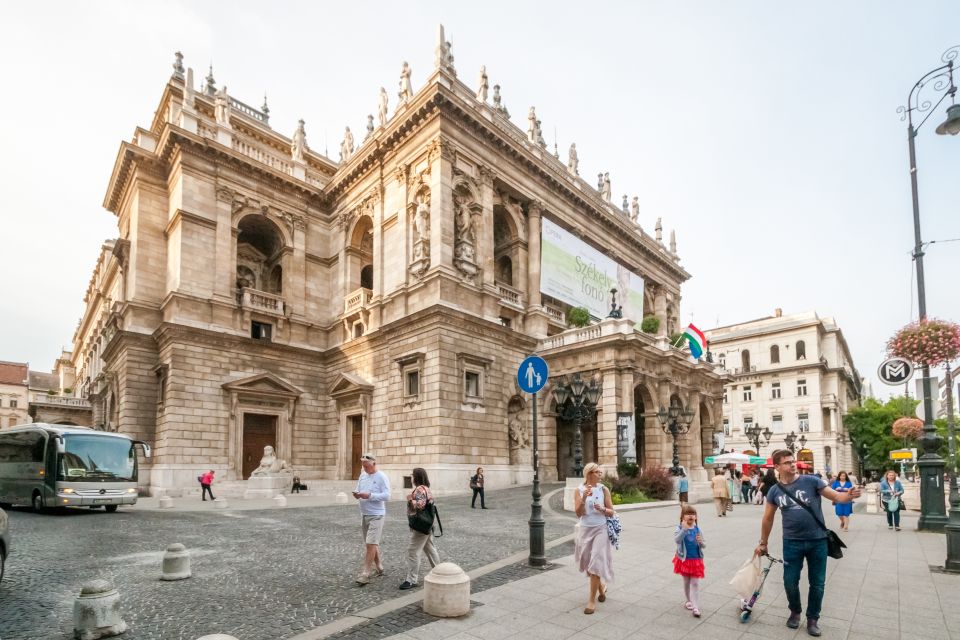 Budapest: Guided City Discovery Bike Tour - Safety, Fitness Level, and the Pace You Can Actually Handle