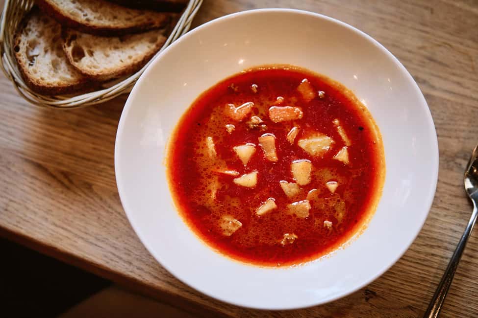 Budapest Guided Food Tour with Drinks Included - District 7 walks: Jewish Quarter stories and nightlife streets
