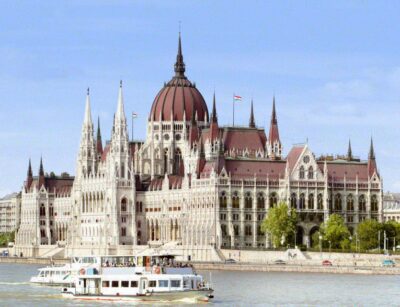 Budapest: Guided Tour of the Parliament Building in Spanish - Why This Spanish Parliament Tour Works (Outside First, Then Inside)