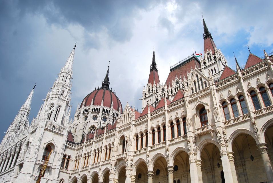 Budapest: Guided Walking Tour of Pest - Rain or shine: what to do on wet-weather Budapest days
