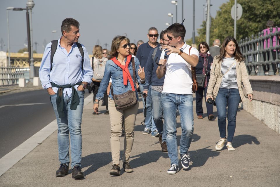 Budapest: Guided Walking Tour of Pest - Meeting at Molnár’s Kürtőskalács: start close to the heart