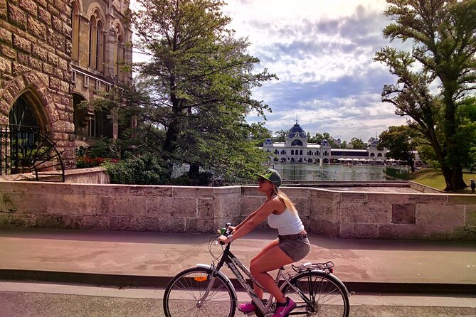 Budapest Highlights Bike Tour with a local guide - Why this bike tour is a smart way to see Budapest