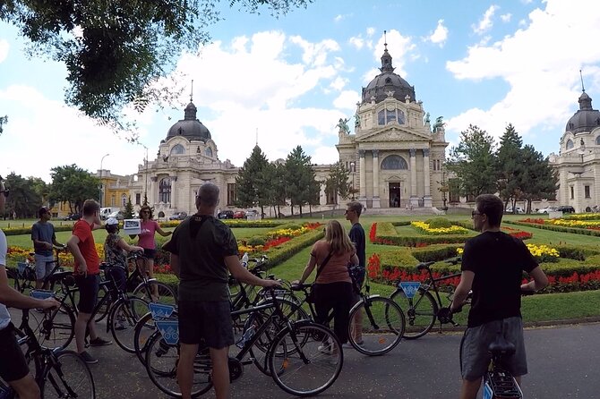 Budapest Highlights Bike Tour with a local guide - Comfort, e-bikes, and what to wear for an easy ride