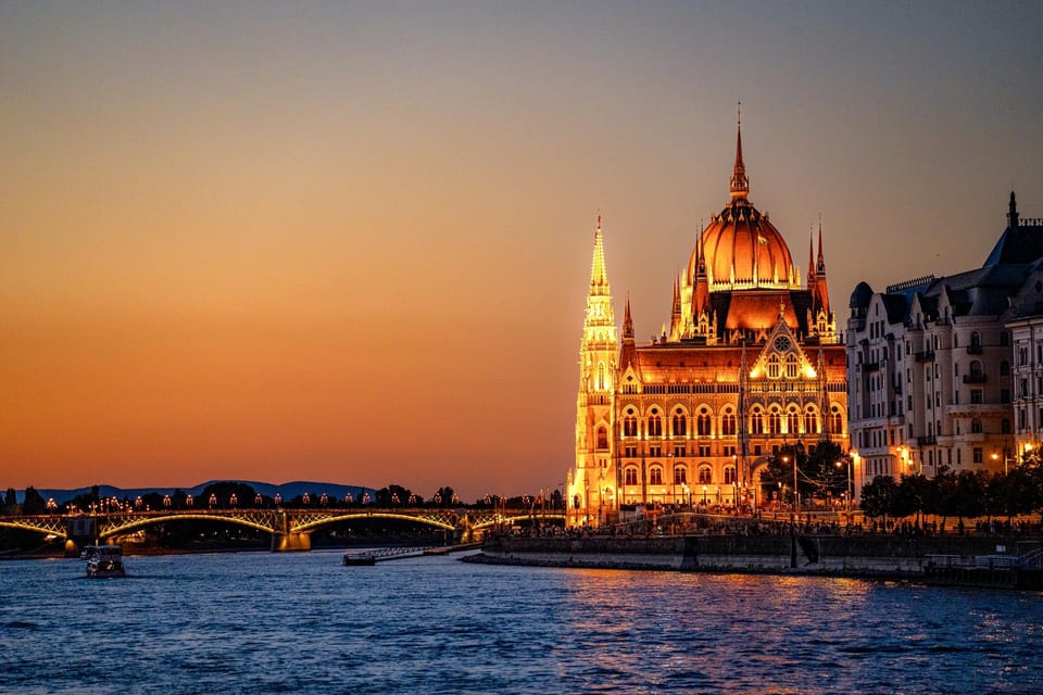 Budapest: Historic Cruise with Welcome Drink - Welcome Drink, Blankets, and Onboard Comfort That Actually Helps