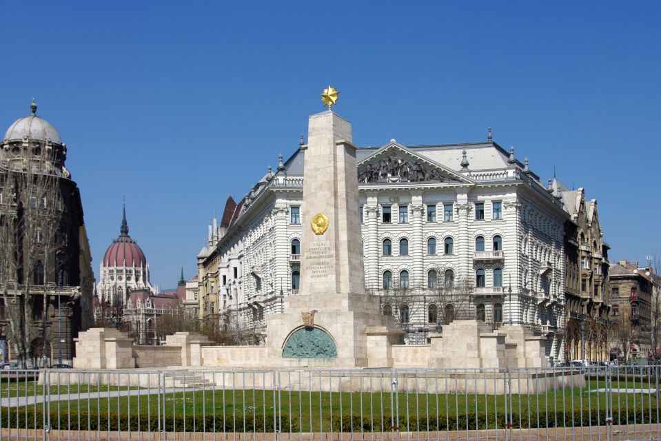 Budapest: Inner City Walking Tour in German - Kossuth Square and the Parliament area: dictatorship stories with real sightlines