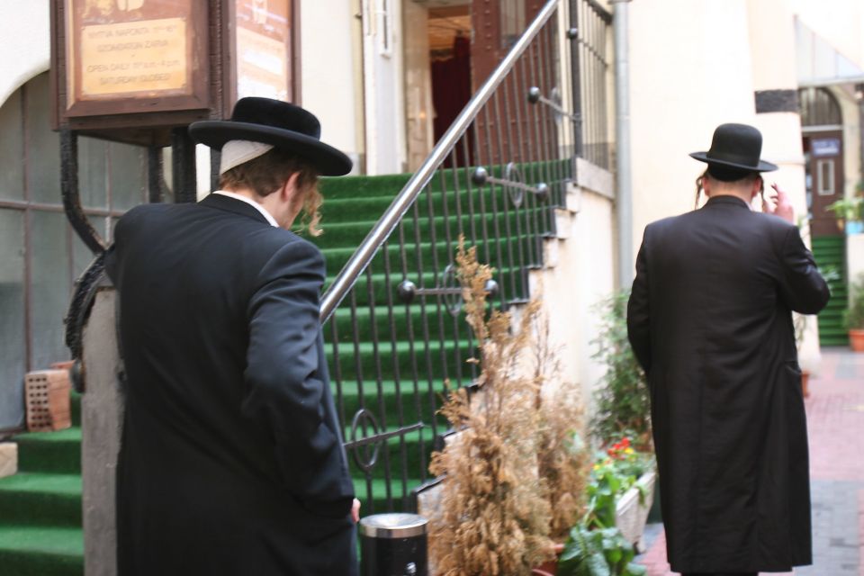 Budapest: Jewish Heritage Guided Tour with Synagogue Ticket - Walking the Pest Jewish Quarter like a timeline, not a route