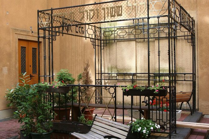 Budapest Jewish Heritage Memorial Walking Tour & Synagogue Entry - How to get the most out of the tour (without ruining your day)