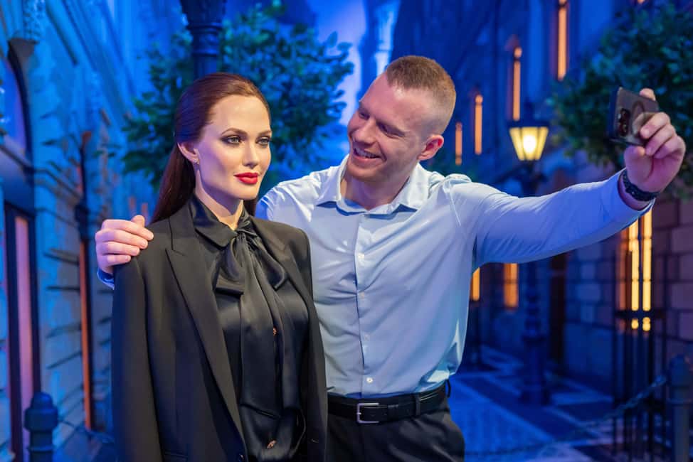 Budapest: Madame Tussauds Entry Ticket - Cinema Café: The E.T. Bike, Special Visuals, and Celebrity Meets