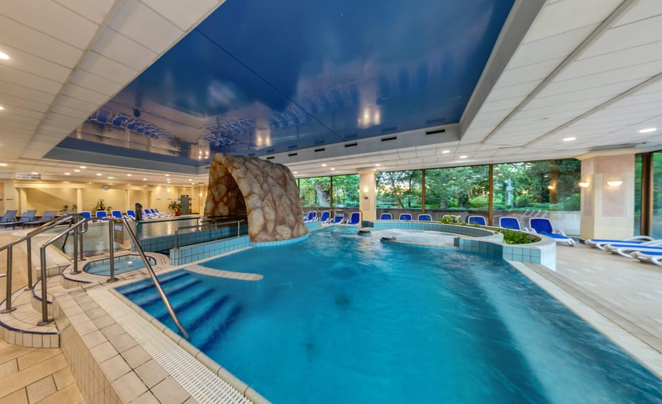 Budapest: Margaret Island Day Spa Entry Ticket - Seasonal reality check: outdoor pool and terrace may not be fully open