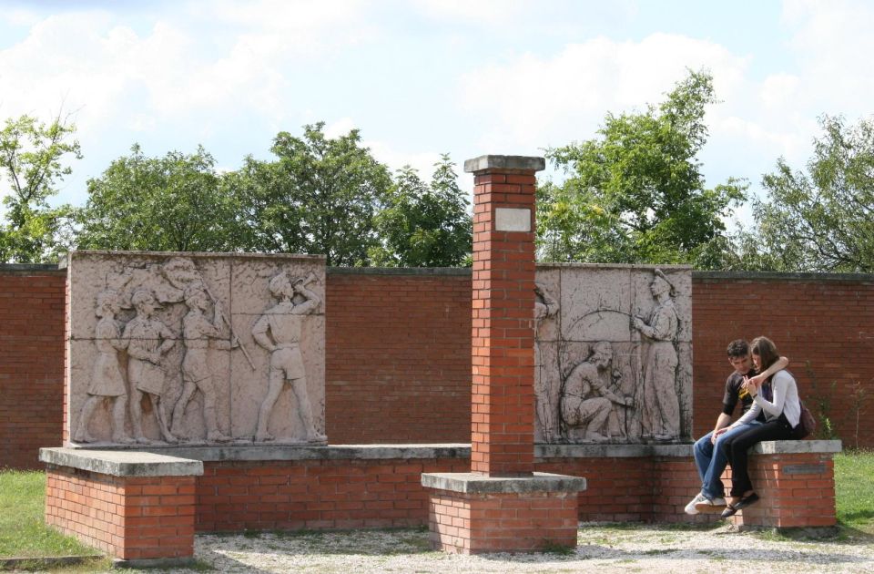 Budapest: Memento Park Ticket - Under Stalin’s Boots: storage-showroom style exhibits