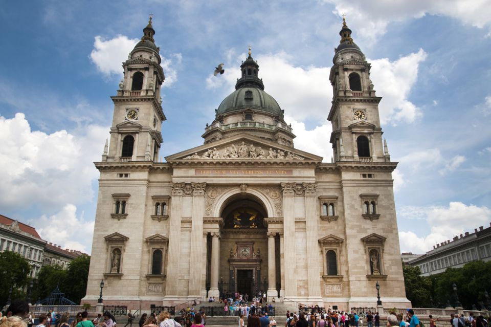 Budapest: Multilingual Highlights Tour - Starting at Saint Stephen’s Basilica, the city’s loudest landmark