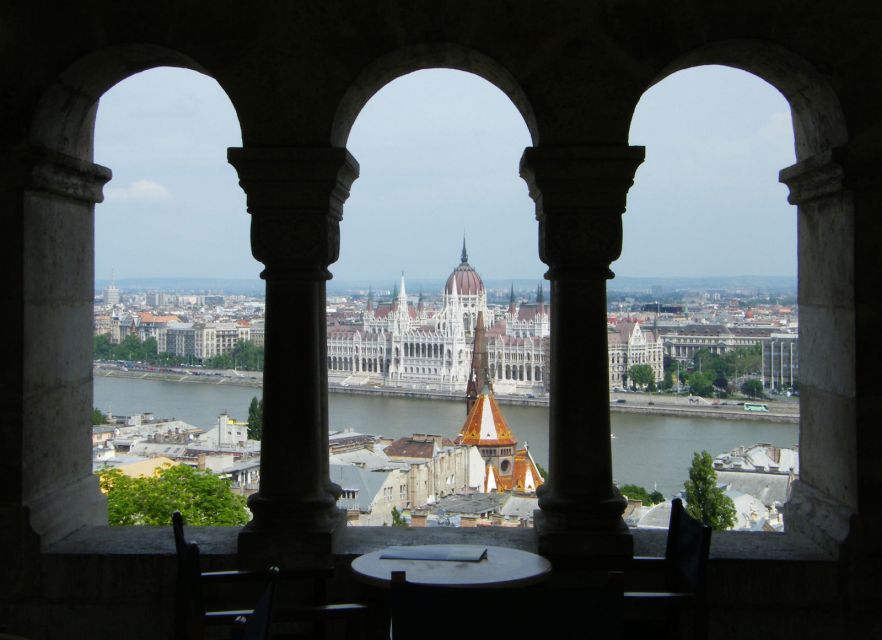 Budapest: Multilingual Highlights Tour - Buda Castle area views: Gothic Matthias Church and Fishermen’s Bastion