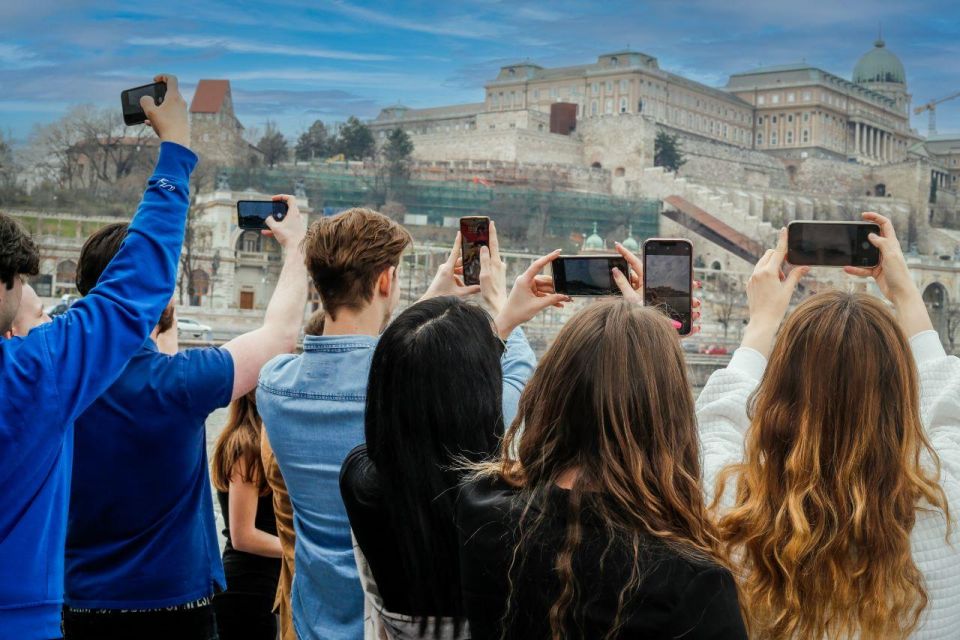 Budapest: Nighttime or Daytime Sightseeing Cruise - Night cruise vs day cruise: choose your mood, not just your time