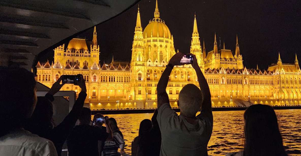 Budapest: Nighttime or Daytime Sightseeing Cruise - Photo spots and deck reality: how to get the shot you want