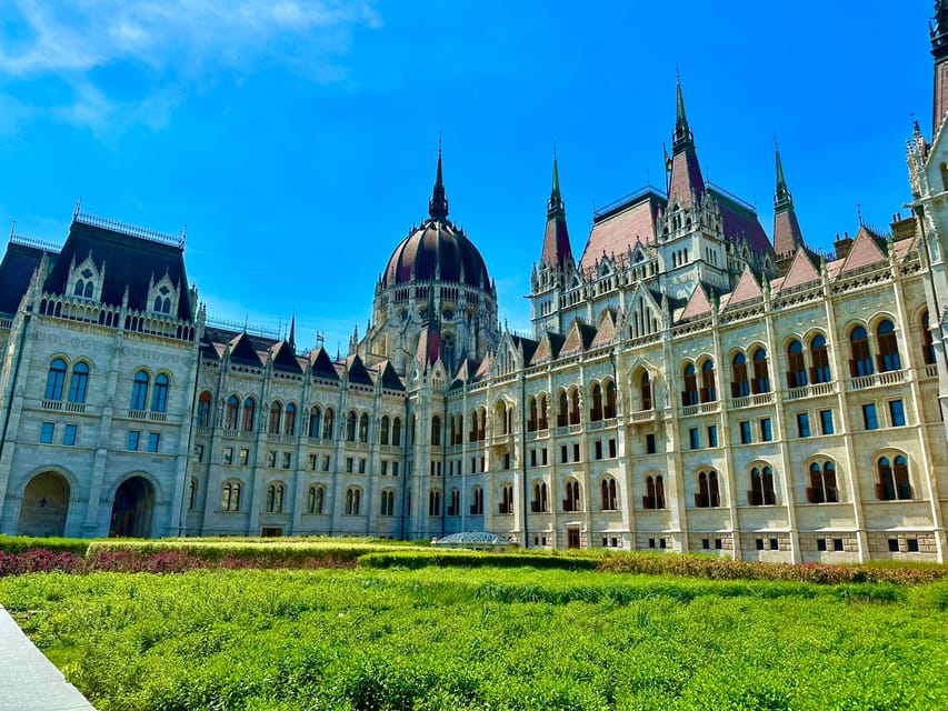 Budapest: Parliament Building Entry Ticket and Audio Guide - The Main Staircase is the scene-stealer