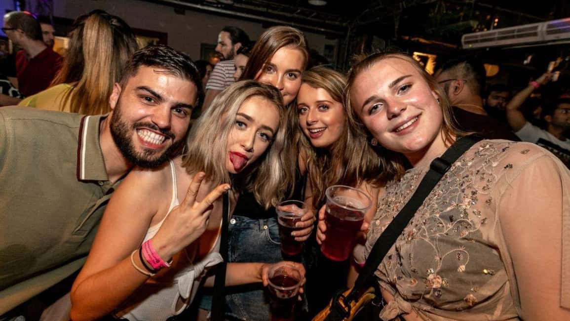 Budapest: Party District Bar-Hop with 2hr Unlimited Drinks - Price and value: $17 can be a steal if you pick the right option