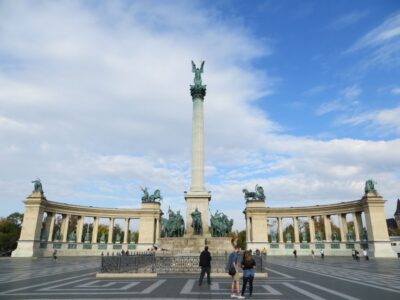 Budapest: Private Luxury Sightseeing Tour - UNESCO Danube Riverfront Views and Central Market Hall Stops